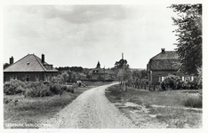 11002 Gezicht in de M.C. Verloopweg met bebouwing te Leersum uit het noorden.